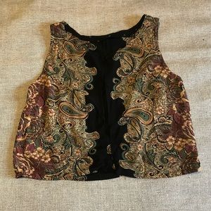 Cropped open vest top.